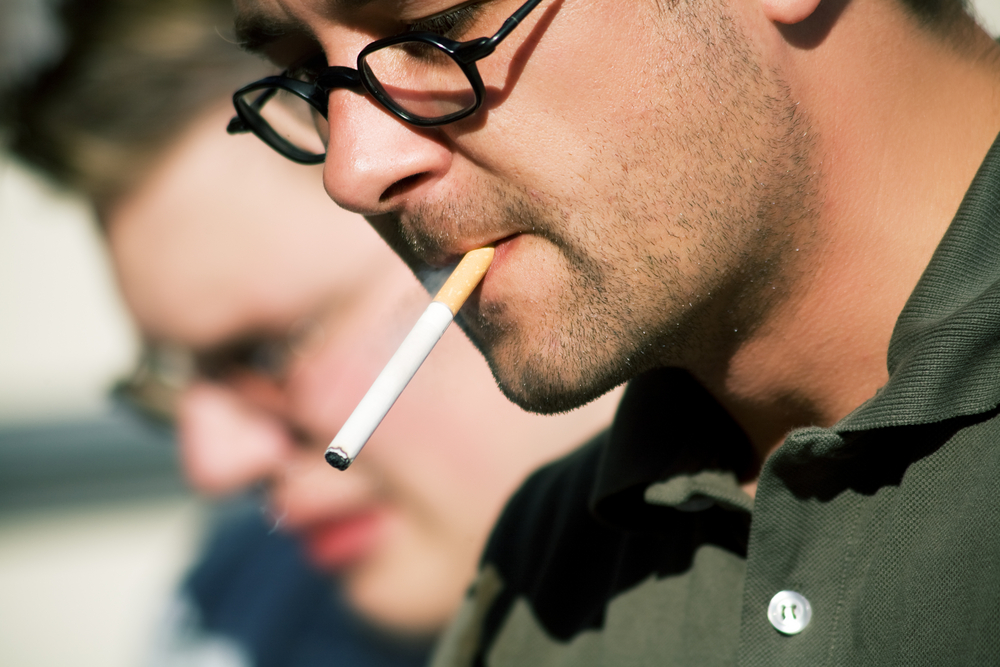 Пассивное курение повышает риск менингита