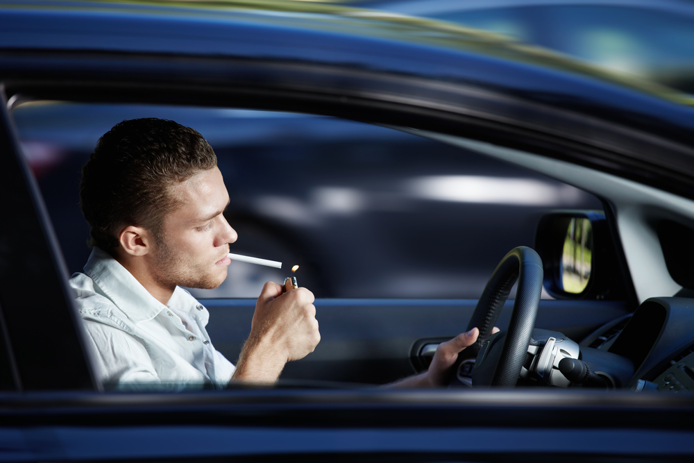10 минут в машине с курильщиком на 30% повышают риск развития болезней у детей