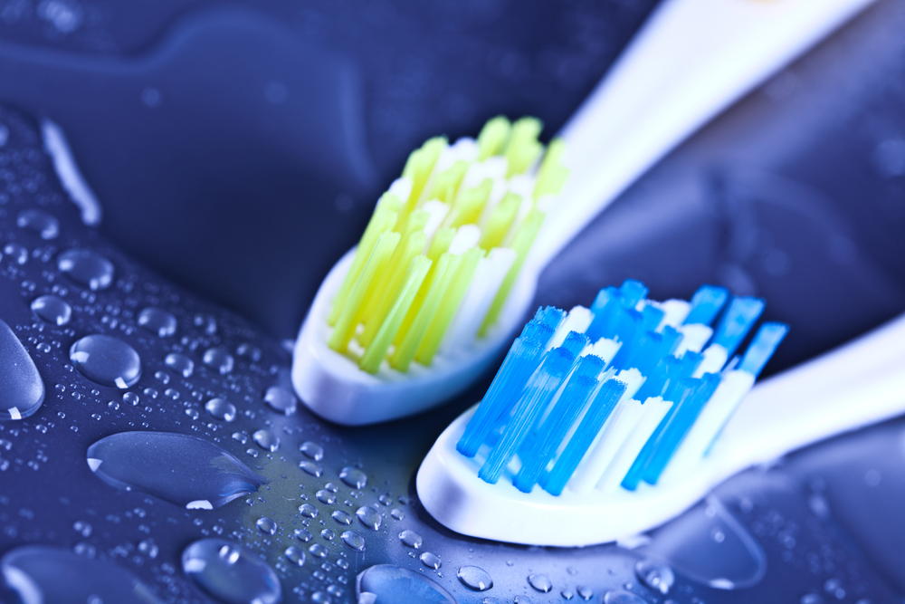Как выбрать зубную щетку: полезные советы