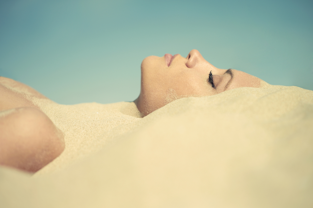 Псаммотерапия: как проводится лечение песком