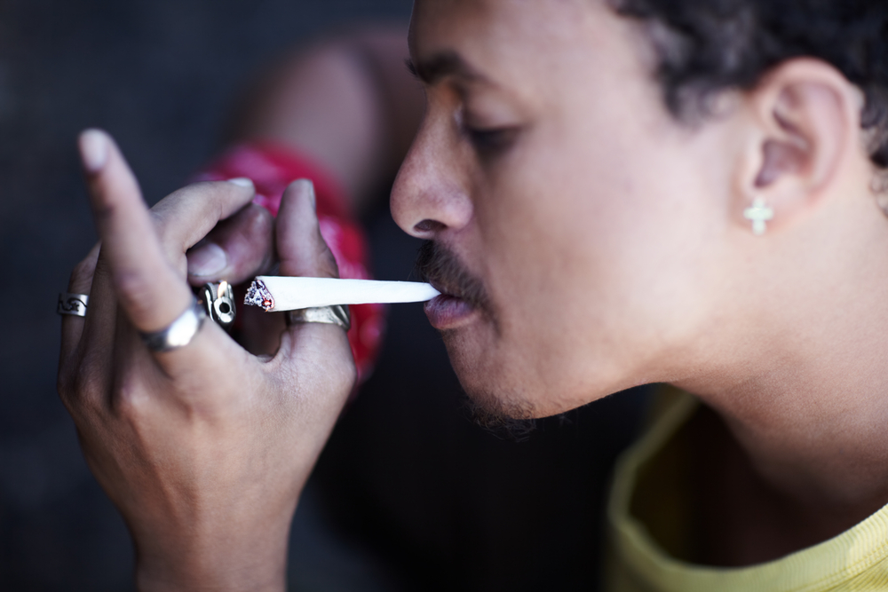 Курение для ВИЧ-инфицированных опаснее, чем сам вирус